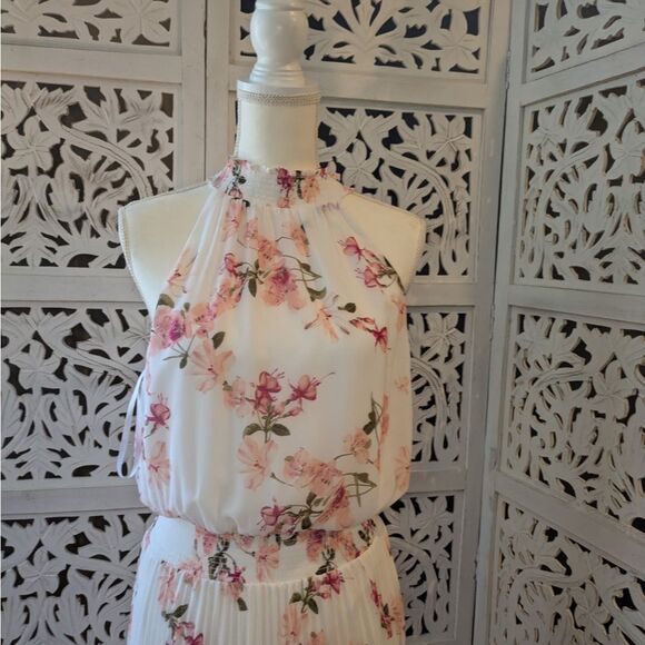 White House Black Market Dresses & Skirts - White House Black Market Elegant Floral Dress NWT Sz 10